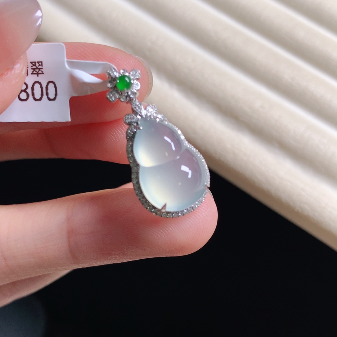 翡翠颈饰18K金镶嵌葫芦