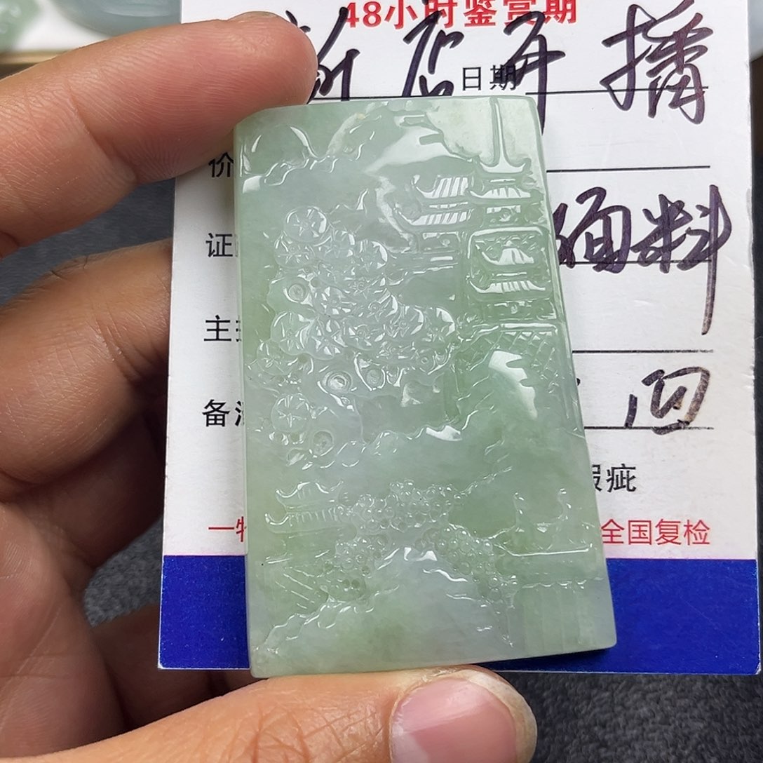 翡翠未镶嵌颈饰            