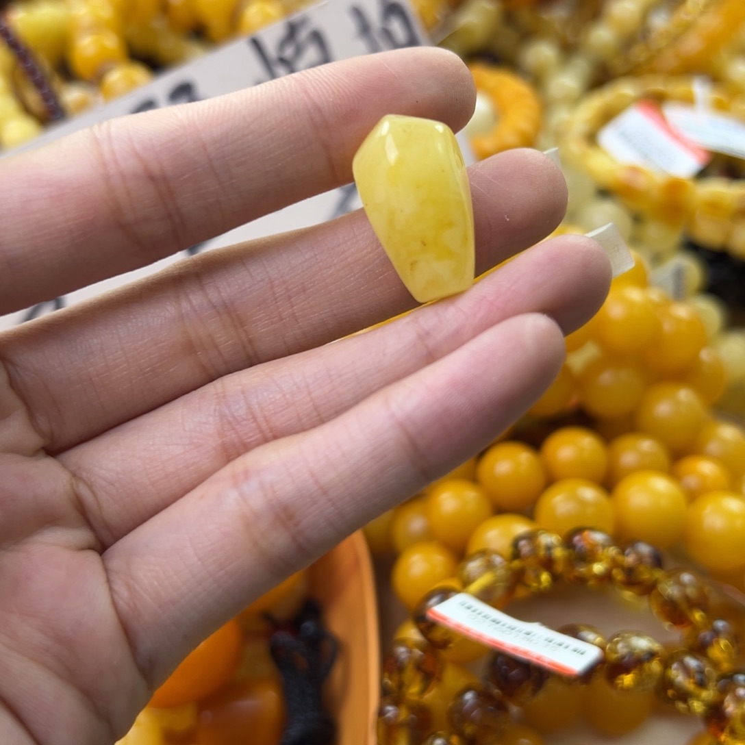 琥珀珠宝奇石未镶嵌
