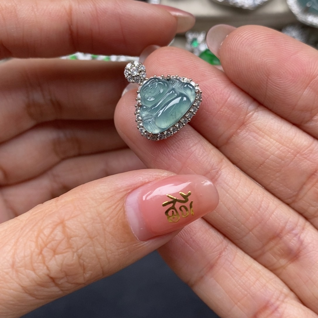 翡翠颈饰未镶嵌翡翠