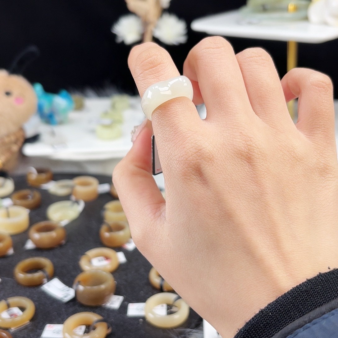 和田玉未镶嵌戒指P123冰透猫耳朵16.2不退换