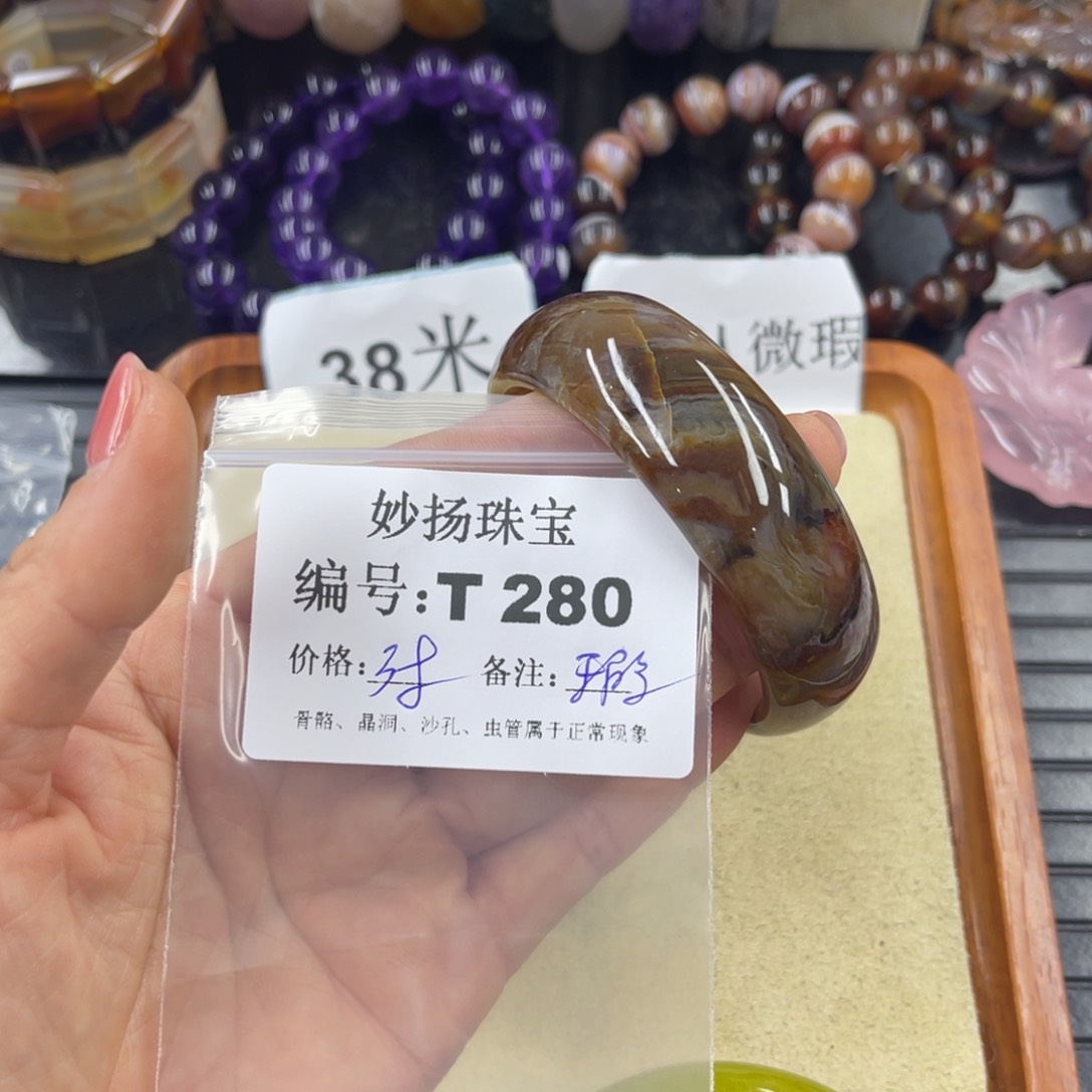 硅化珊瑚（珊瑚玉）未镶嵌默认微瑕旺****?