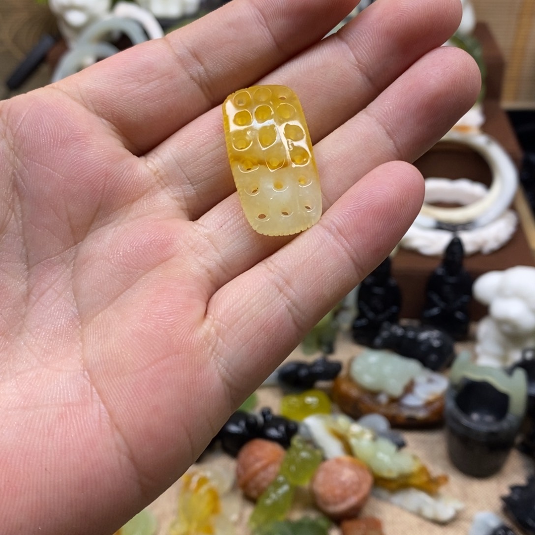 蛇纹石玉吊坠(赠链)未镶嵌