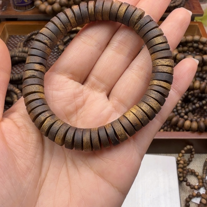 K***J沉香碎屑奇楠1.0厚直切10.9克