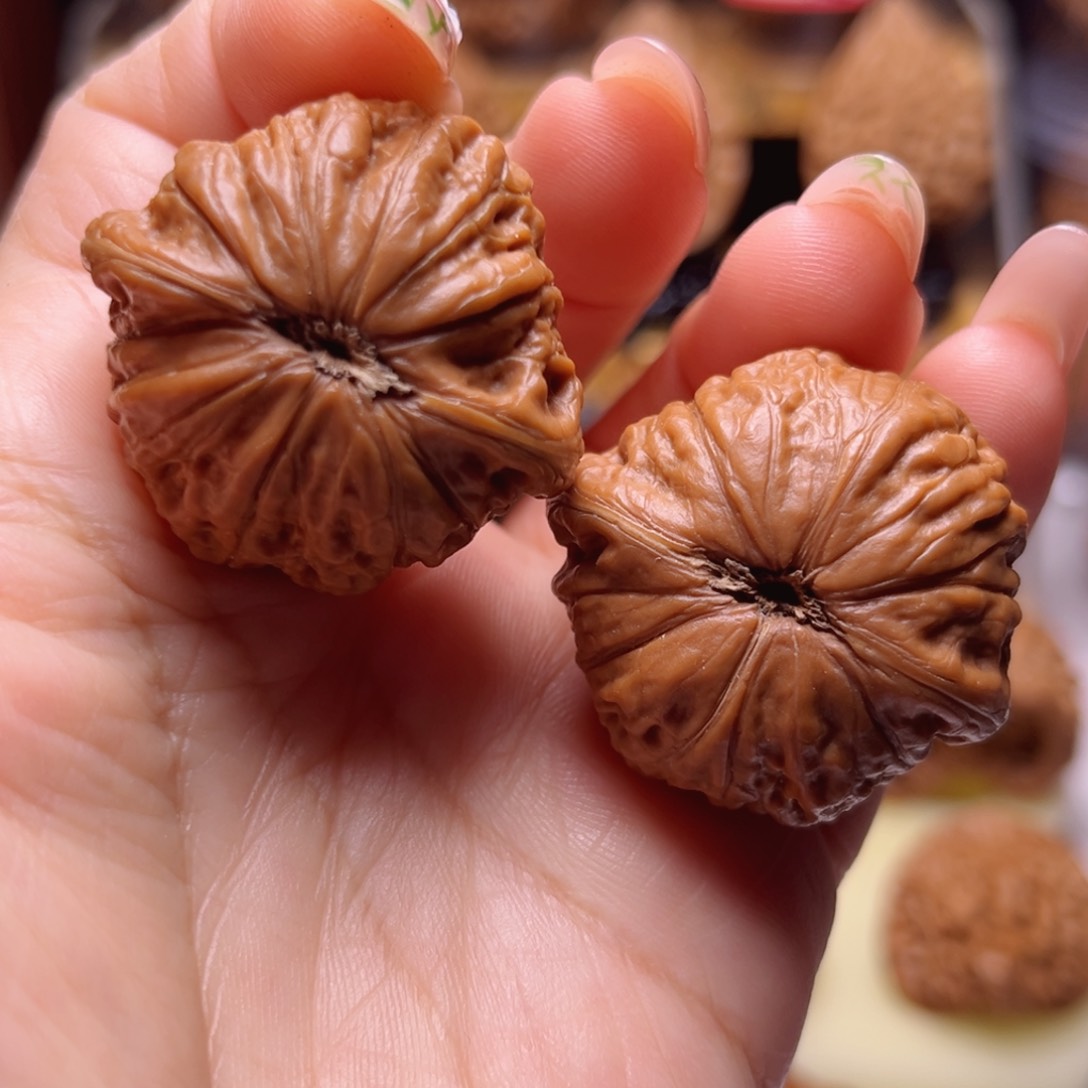 文玩核桃吊坠35尺小锤妹