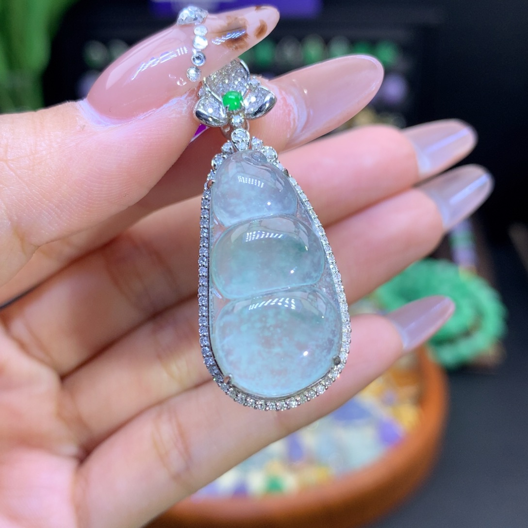 翡翠18K金镶嵌颈饰