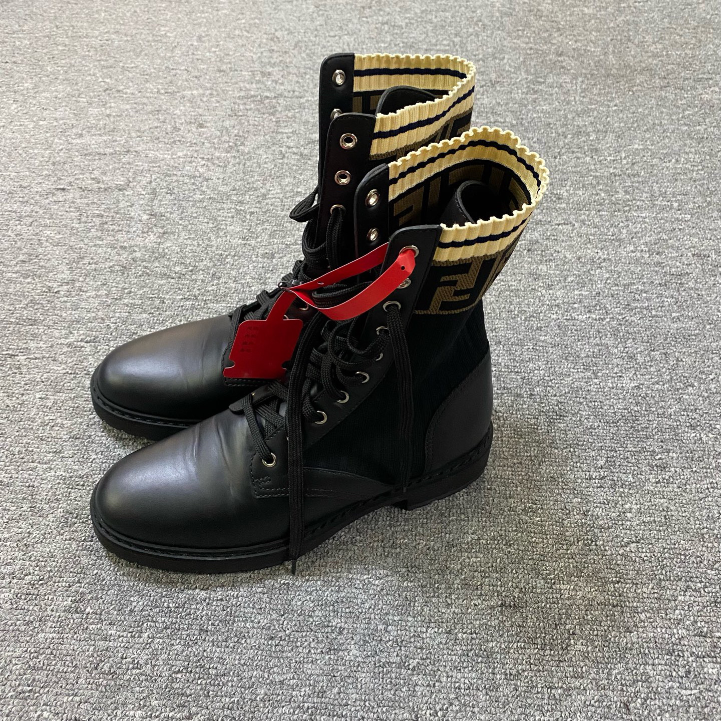 95新 FENDI/芬迪 舒适百搭通勤马丁靴 39.5码/20692