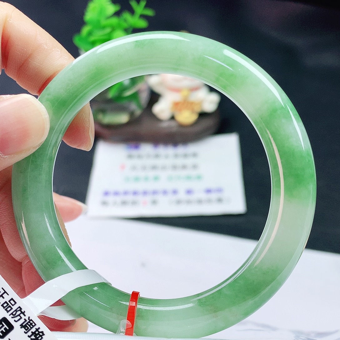 翡翠手镯未镶嵌55胖