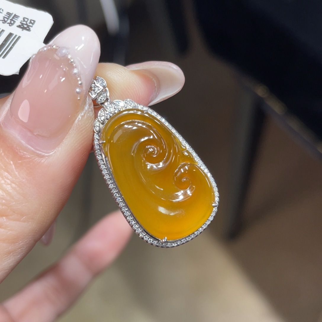 翡翠颈饰18K金镶嵌天然缅甸翡翠a货