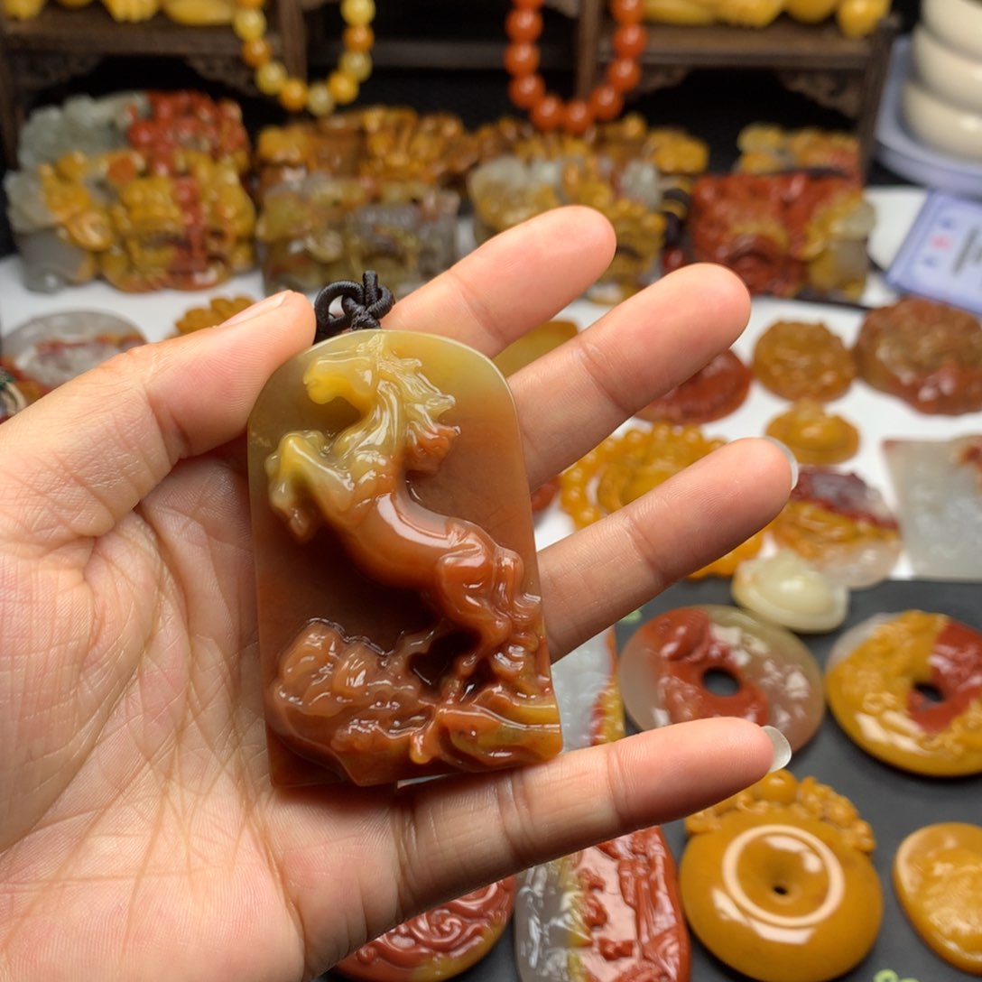 石英质玉（黄龙玉）挂件未镶嵌