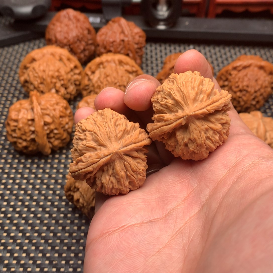 文玩核桃吊坠皇冠37