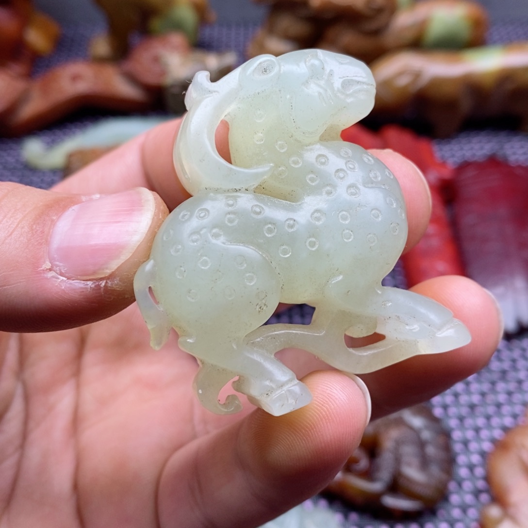 蛇纹石玉颈饰未镶嵌