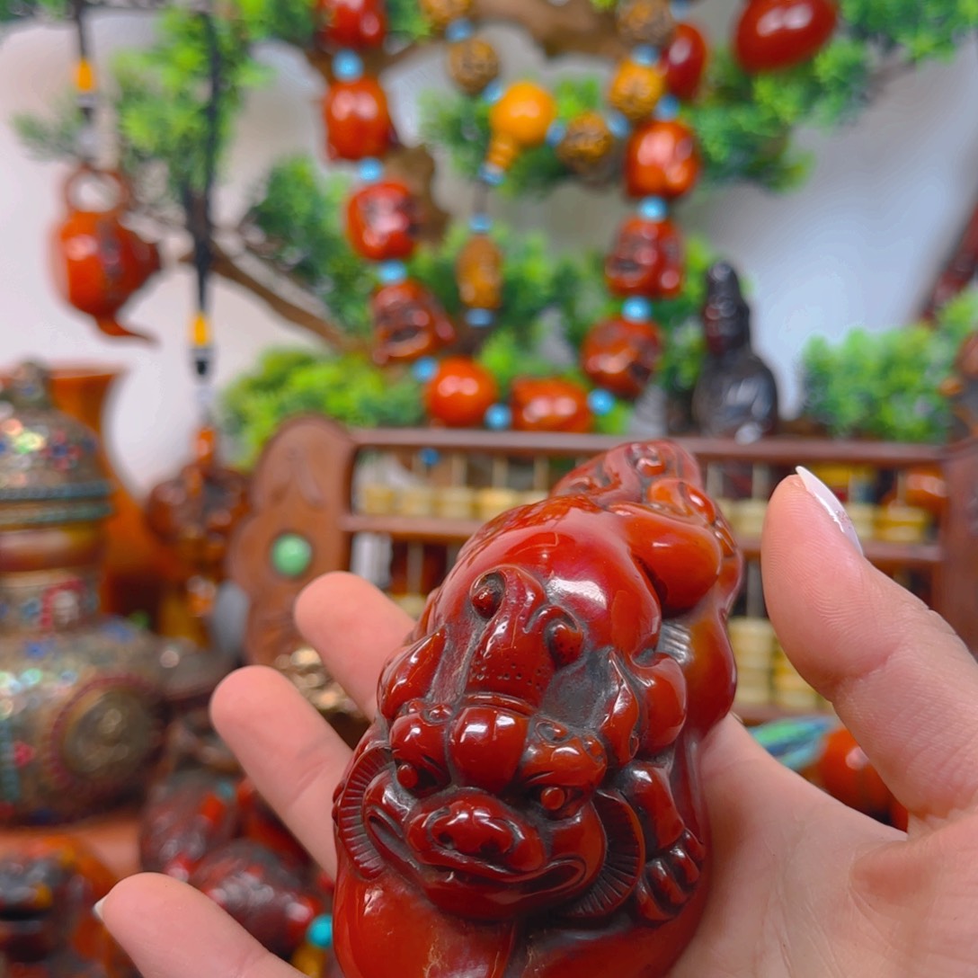 琥珀裸石未镶嵌貔貅