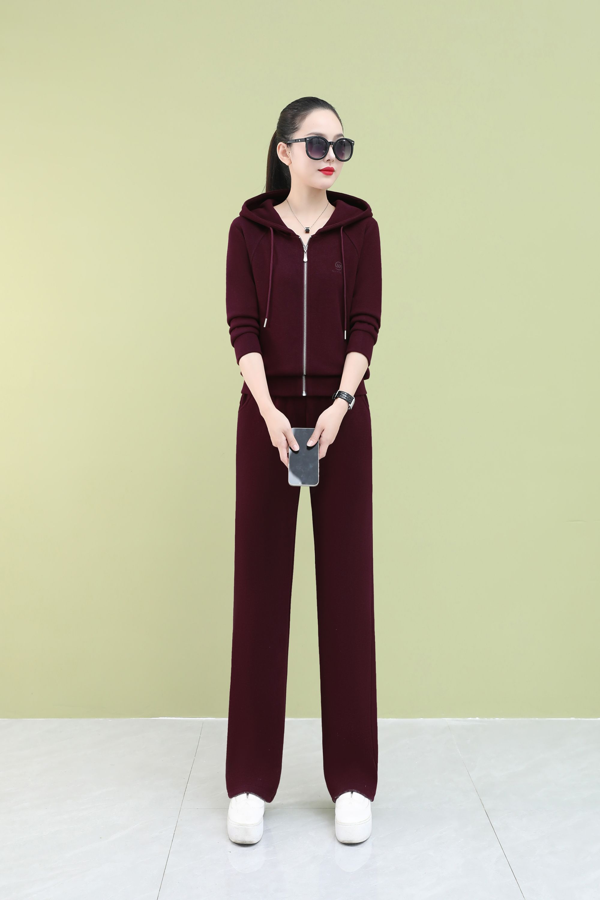 《霞姐服饰》秋冬新款休闲运动套装拉链连帽外套洋气时尚货号：6127