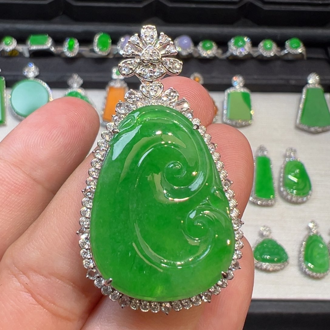 翡翠颈饰18K金镶嵌收货48小时鉴赏期