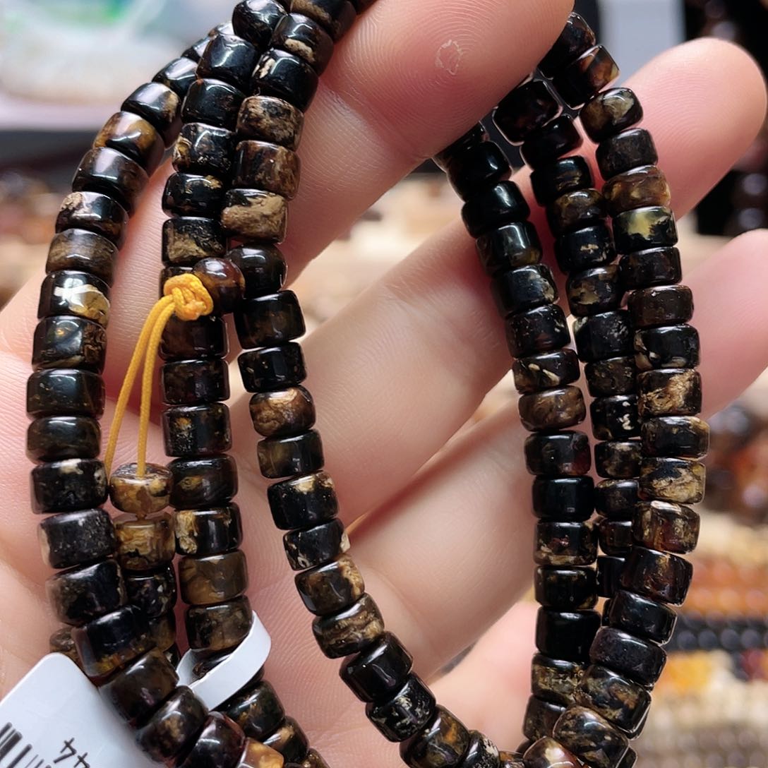 琥珀裸石未镶嵌六11144