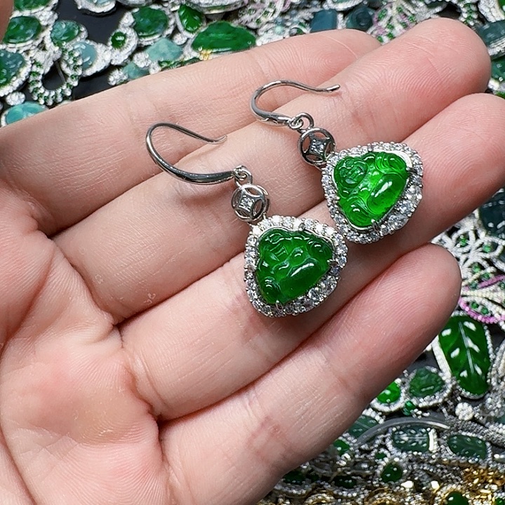 翡翠颈饰未镶嵌天然A货翡翠放漏