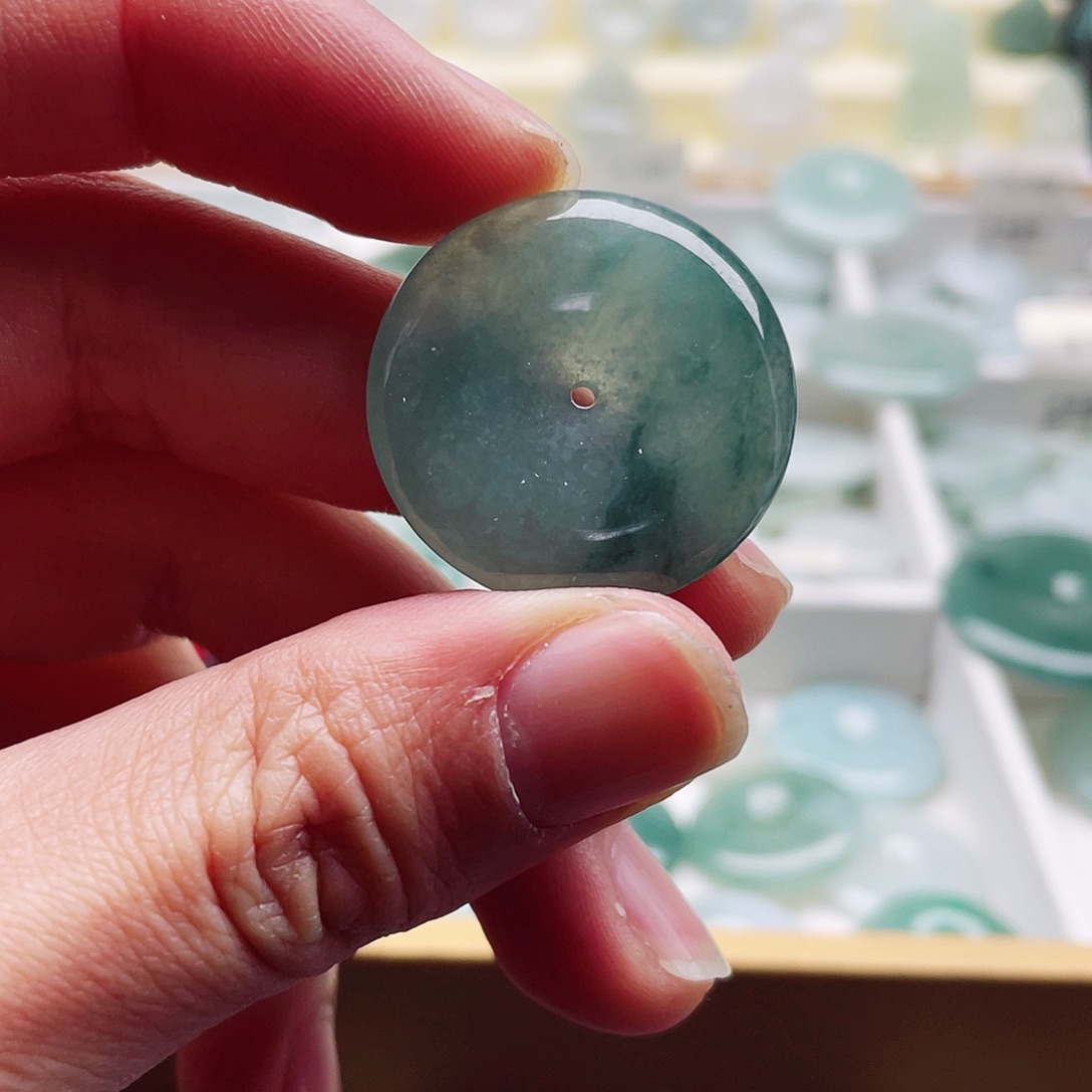 翡翠颈饰未镶嵌天然翡翠