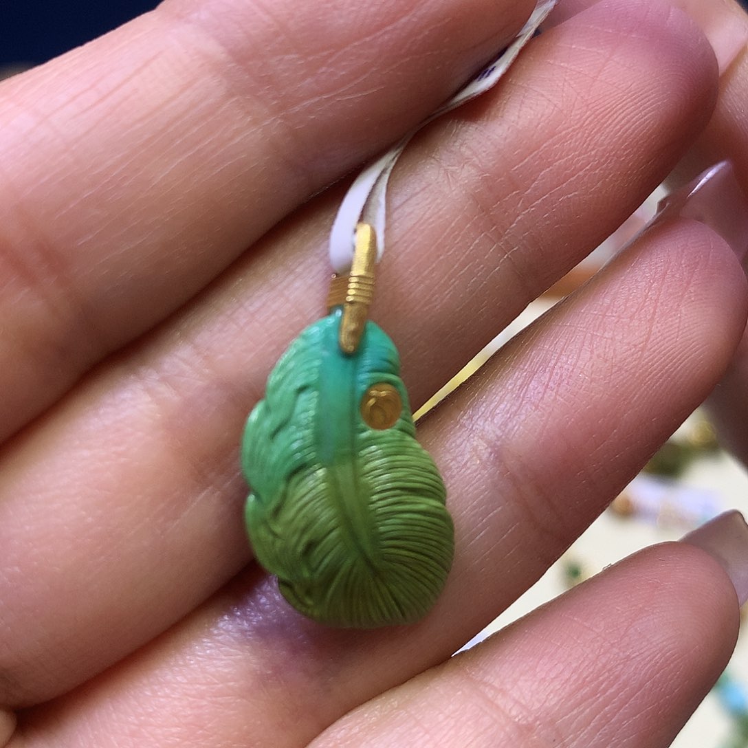 绿松石18K金镶嵌吊坠