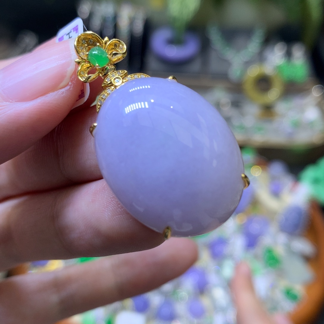 颈饰18K金镶嵌翡翠