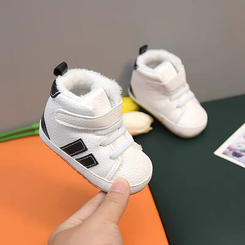 婴幼儿高帮加绒抱抱鞋