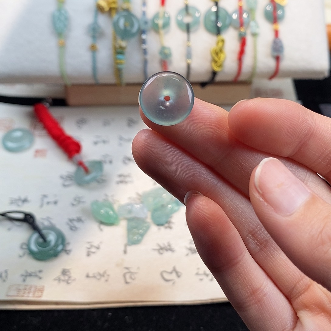 翡翠颈饰未镶嵌天然翡翠