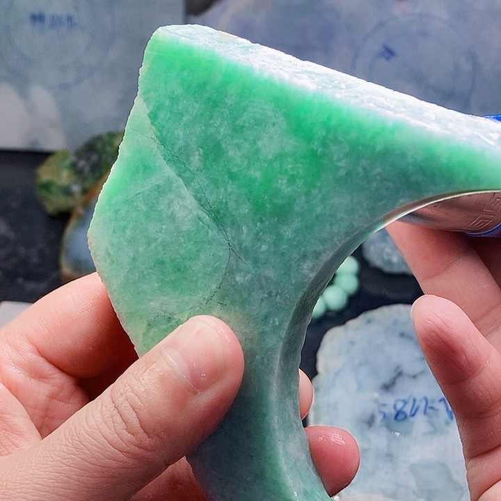 翡翠未镶嵌颈饰毛料40