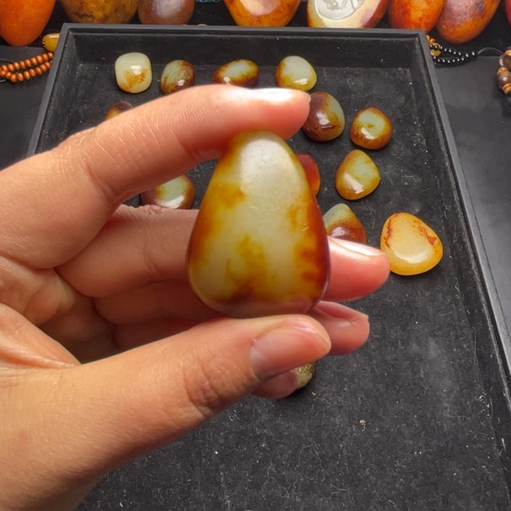 自***云和田玉未镶嵌颈饰