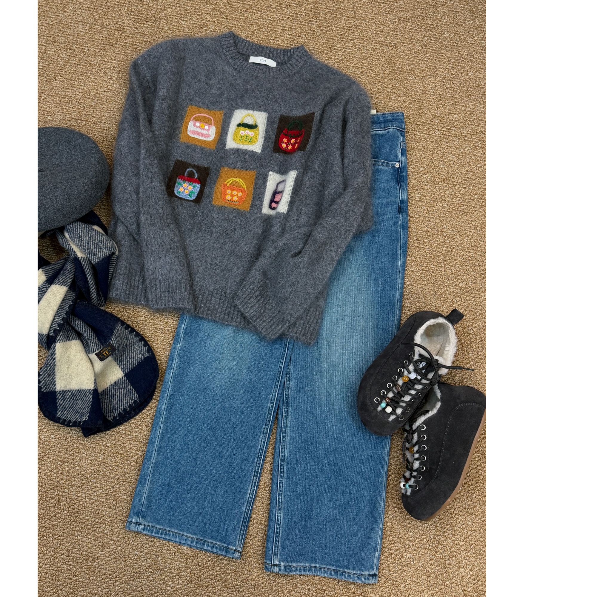 拉绒包包刺绣圆领羊毛衫