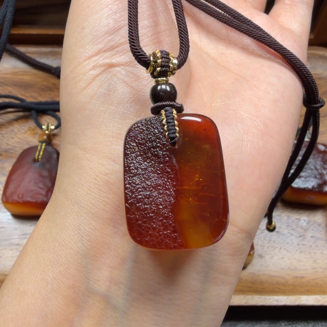 琥珀未镶嵌吊坠(赠链)