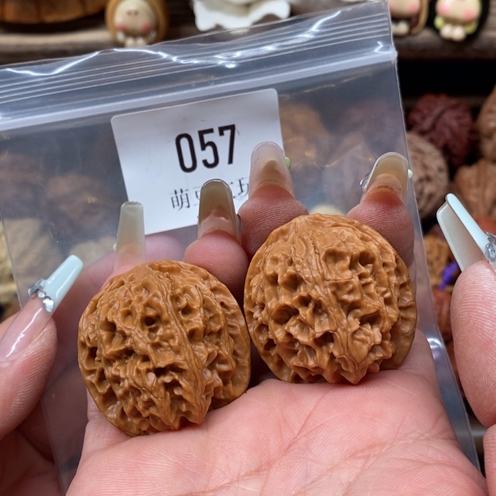 把件文玩核桃057苹果园34尖黄