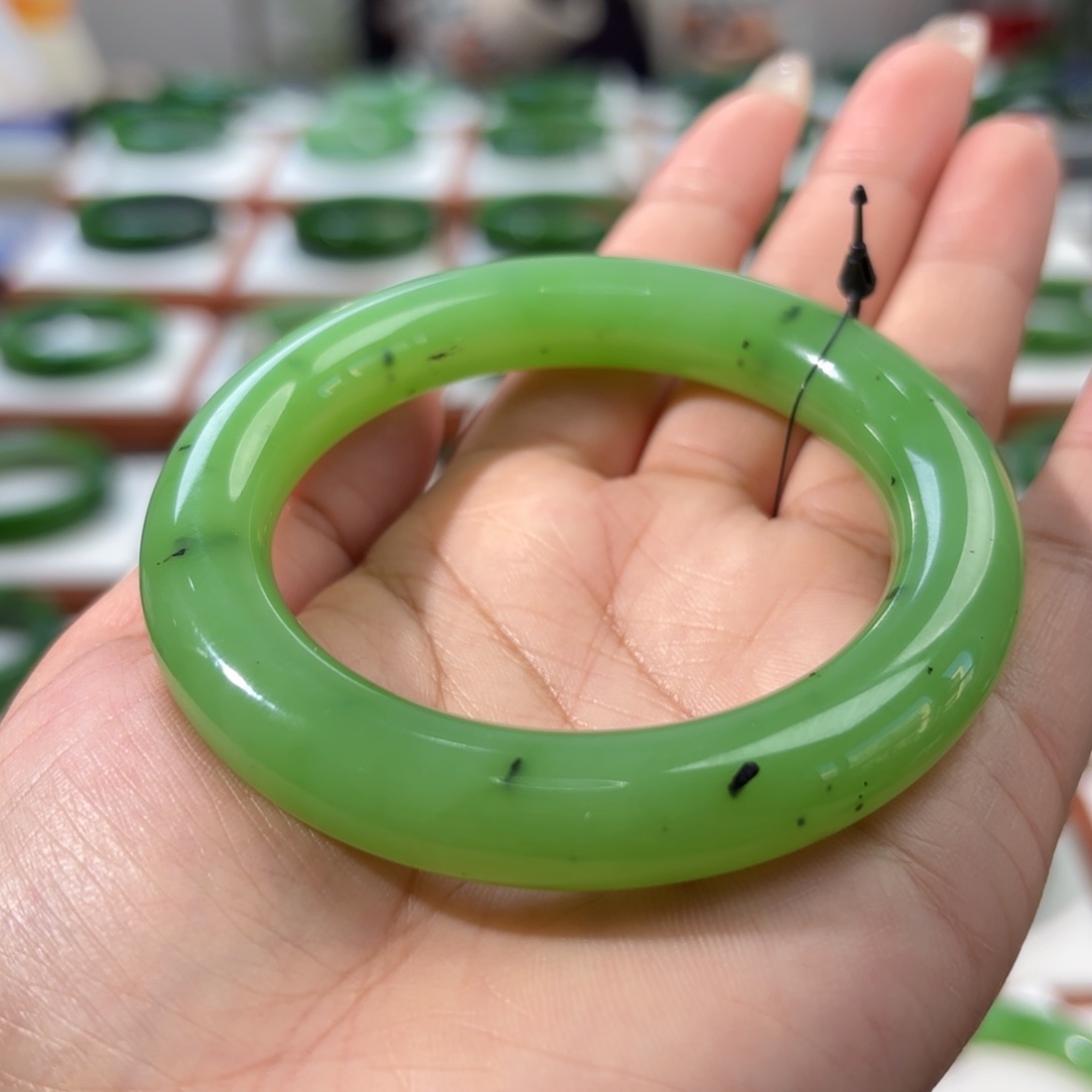 未镶嵌手镯和田玉5556