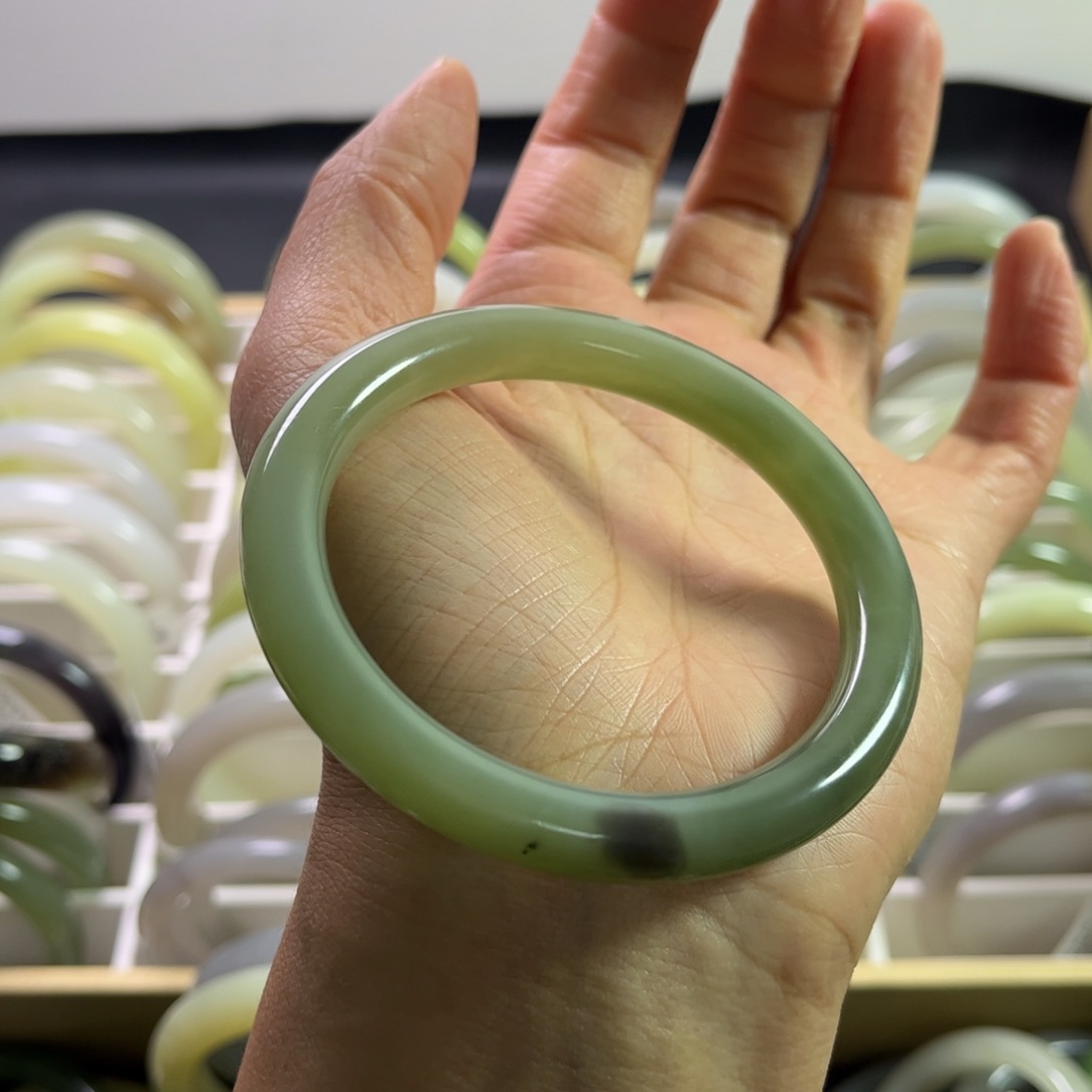 和田玉手镯57.5圈未镶嵌