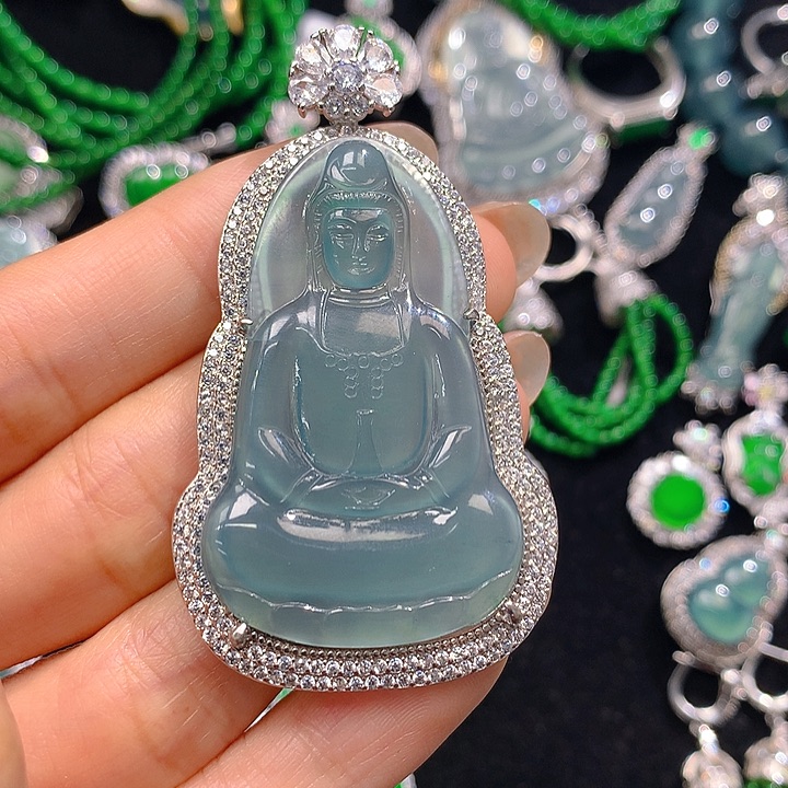 翡翠颈饰未镶嵌翡翠