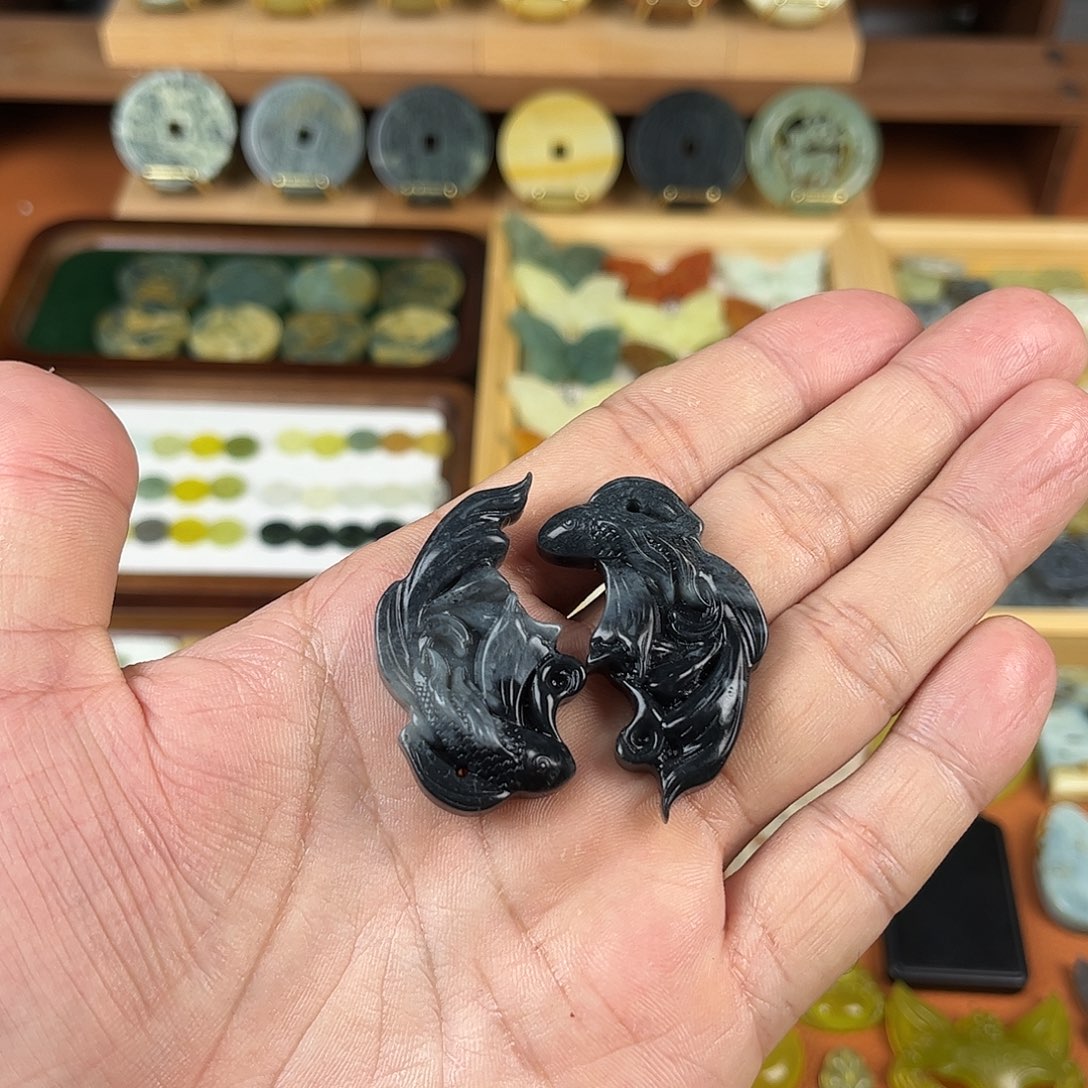 梦***溪蛇纹石玉未镶嵌颈饰