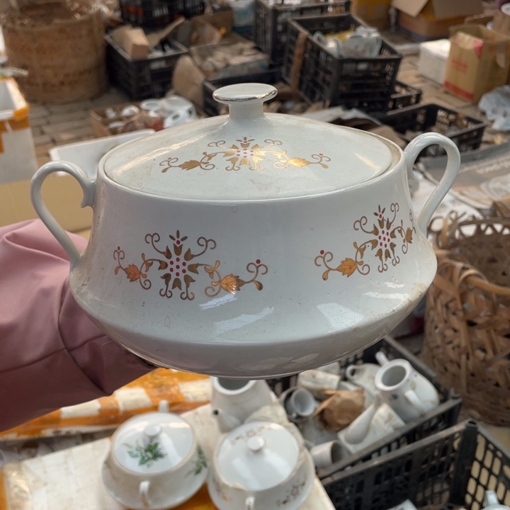 其他盘子碗砂锅都有