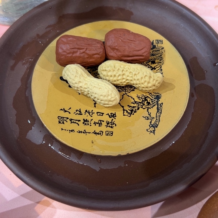 茶壶紫砂花生枣子。         