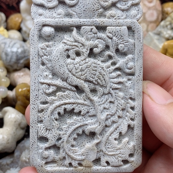 颈饰未镶嵌硅化珊瑚（珊瑚玉）