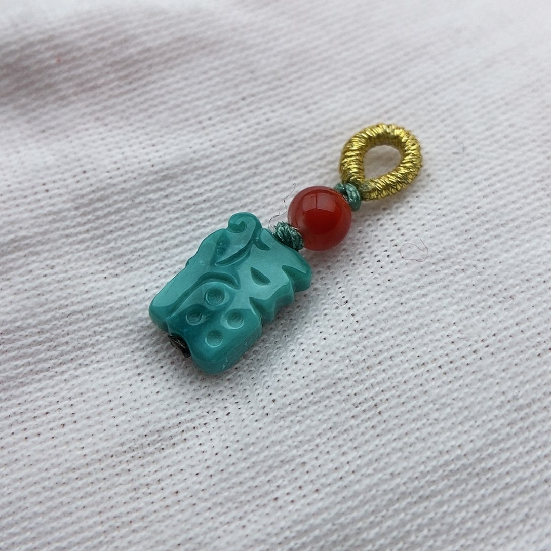 绿松石未镶嵌颈饰