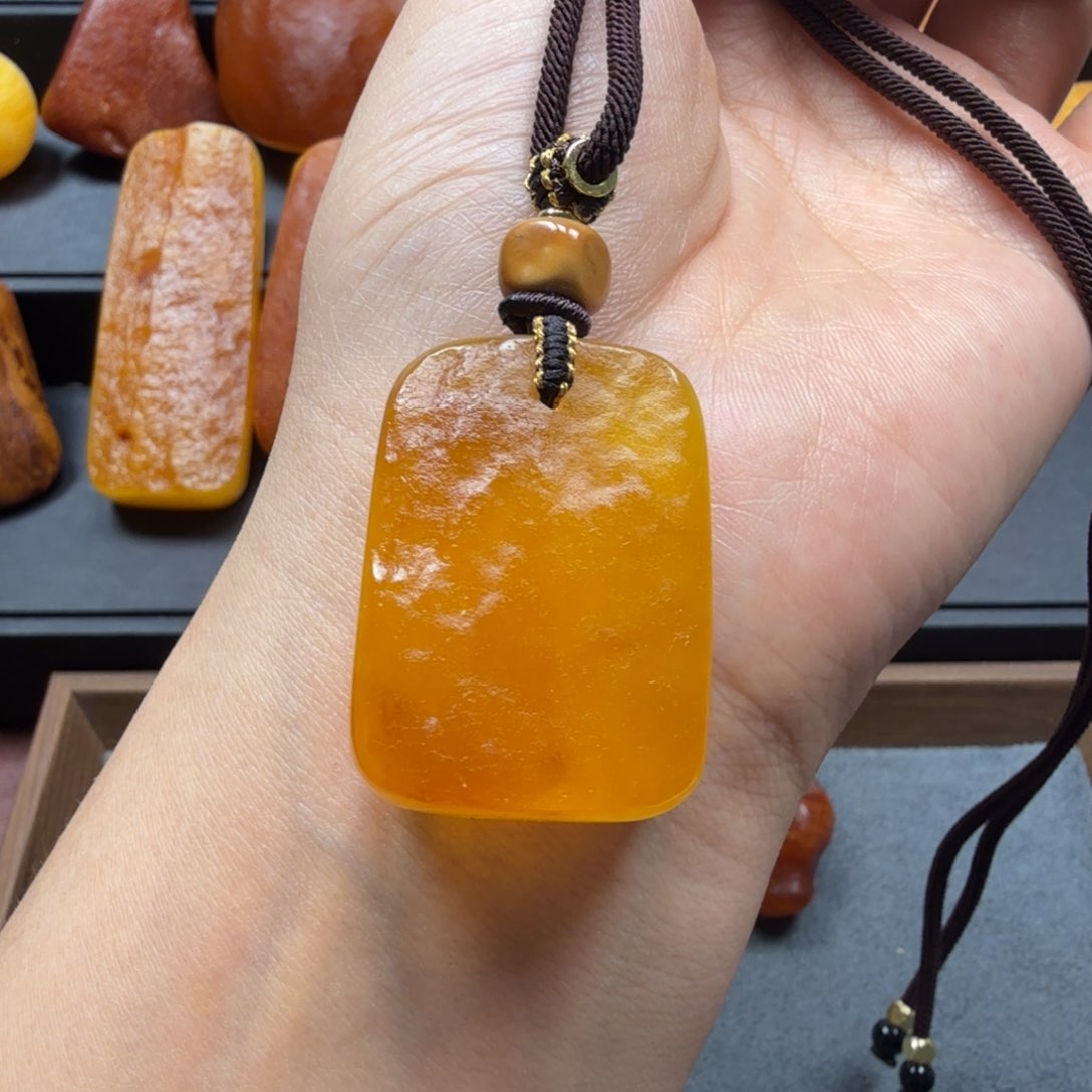未镶嵌吊坠(赠链)琥珀