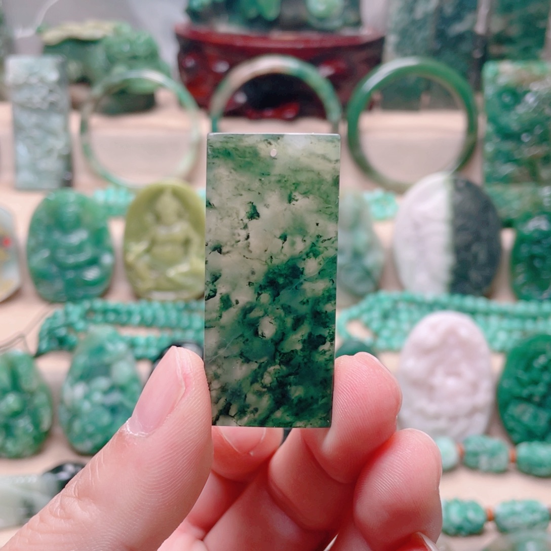 云***火独山玉未镶嵌颈饰