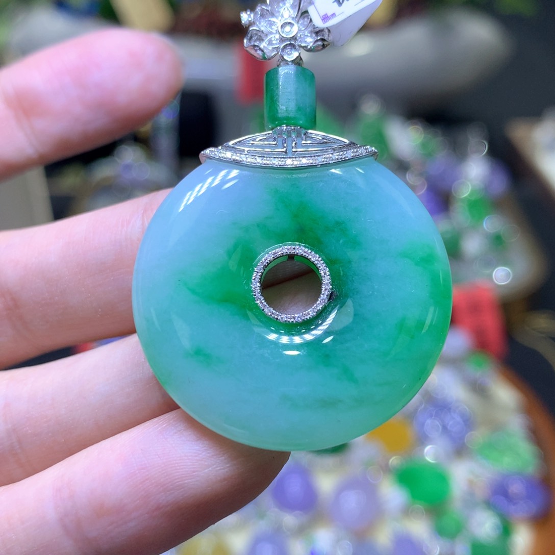 【闪购商品】翡翠颈饰18K金镶嵌翡翠吊坠项链