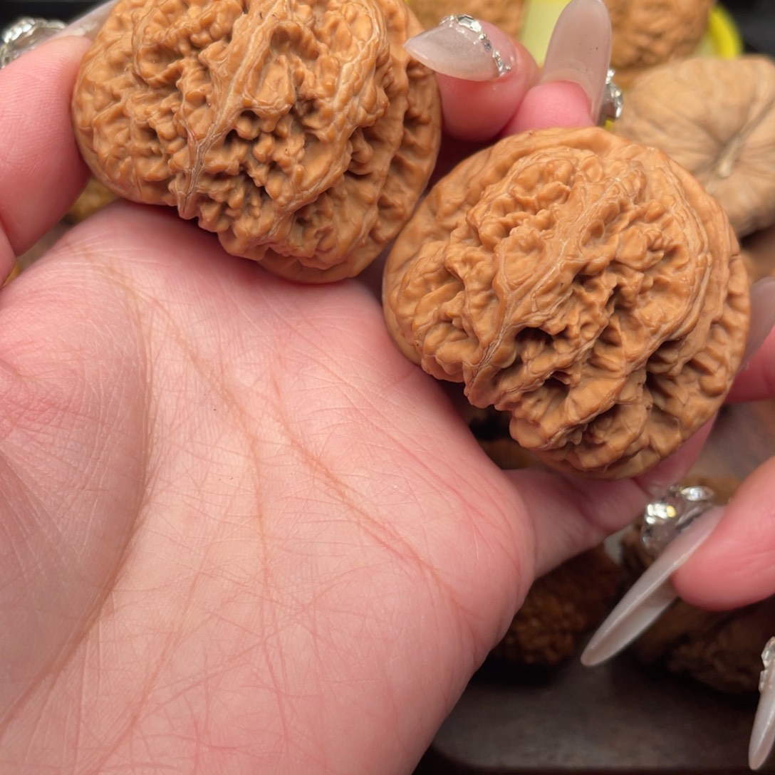 文玩核桃吊坠啦*啦全品，粗筋46