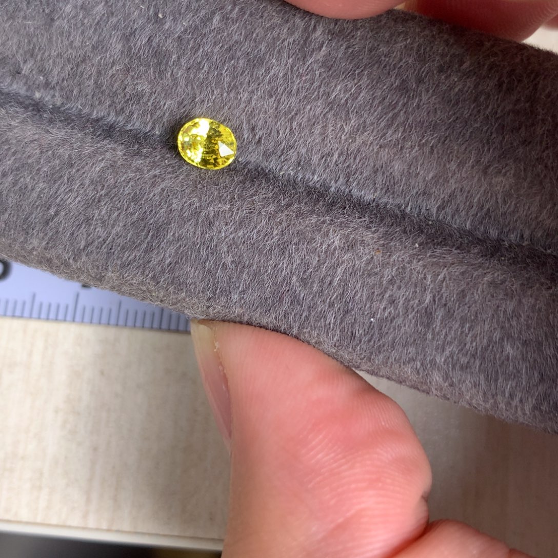 裸石蓝宝石72分 金丝雀