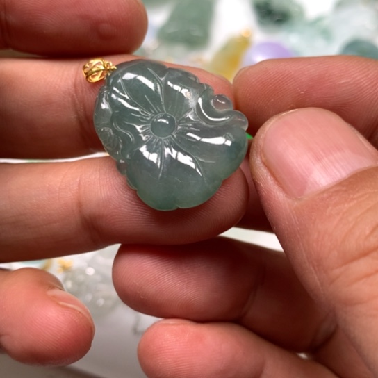 翡翠颈饰未镶嵌翡翠