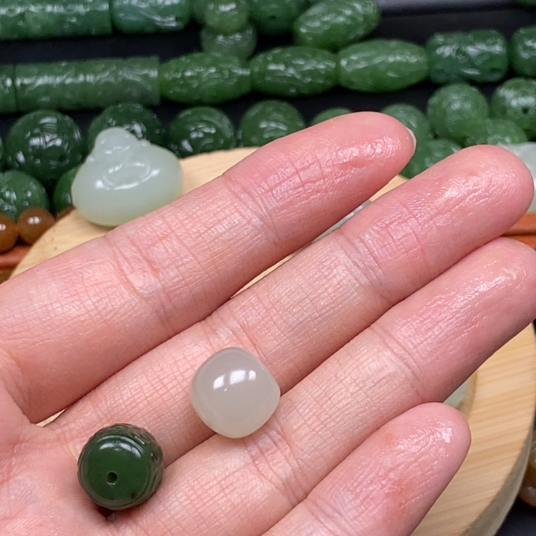 和田玉未镶嵌颈饰F****a