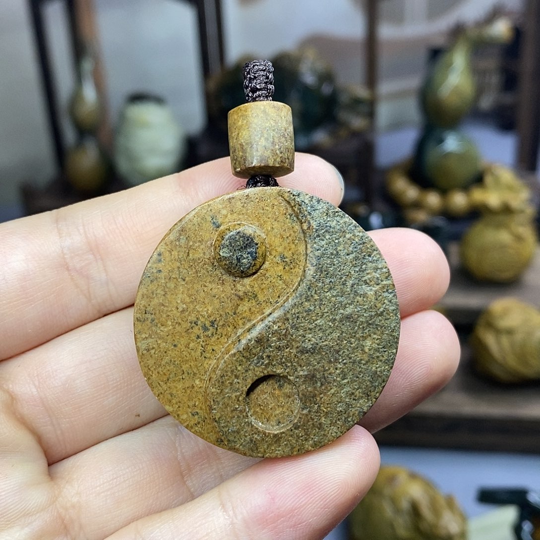 岫岩河磨玉（透闪石质玉）未镶嵌把件