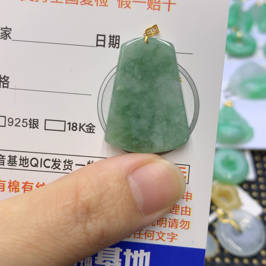 翡翠颈饰18K金镶嵌翡翠