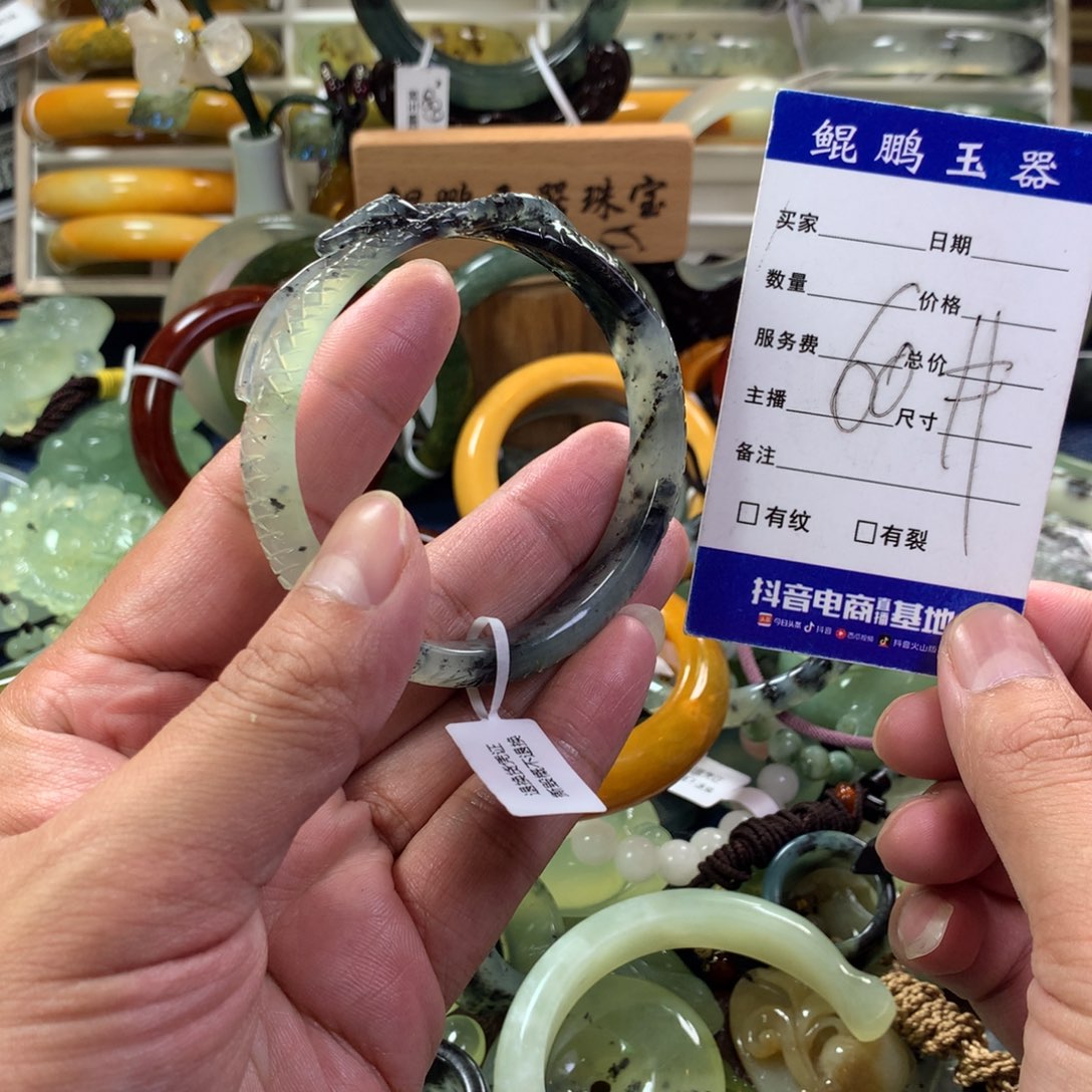 蛇纹石玉手镯未镶嵌