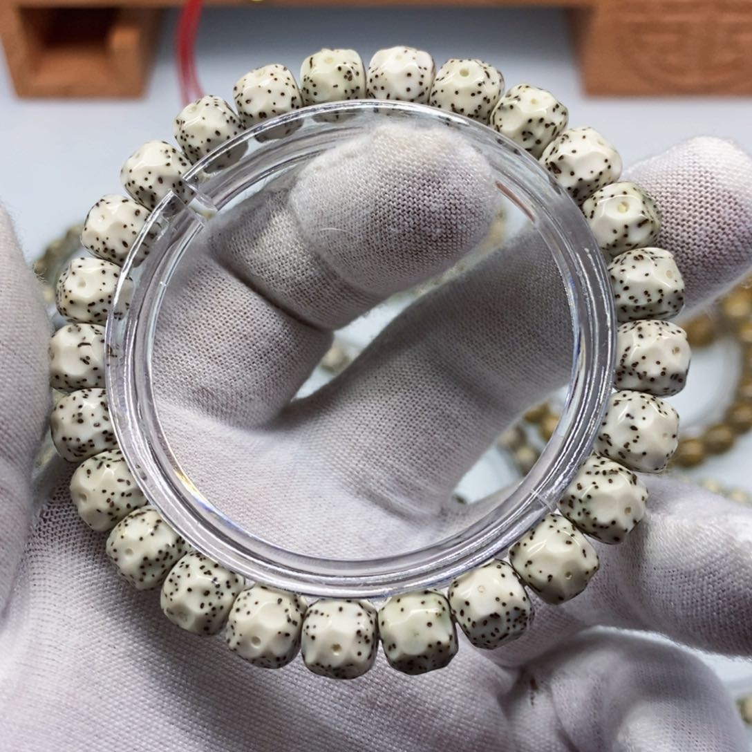 星月菩提吊坠是****乐星月菩提